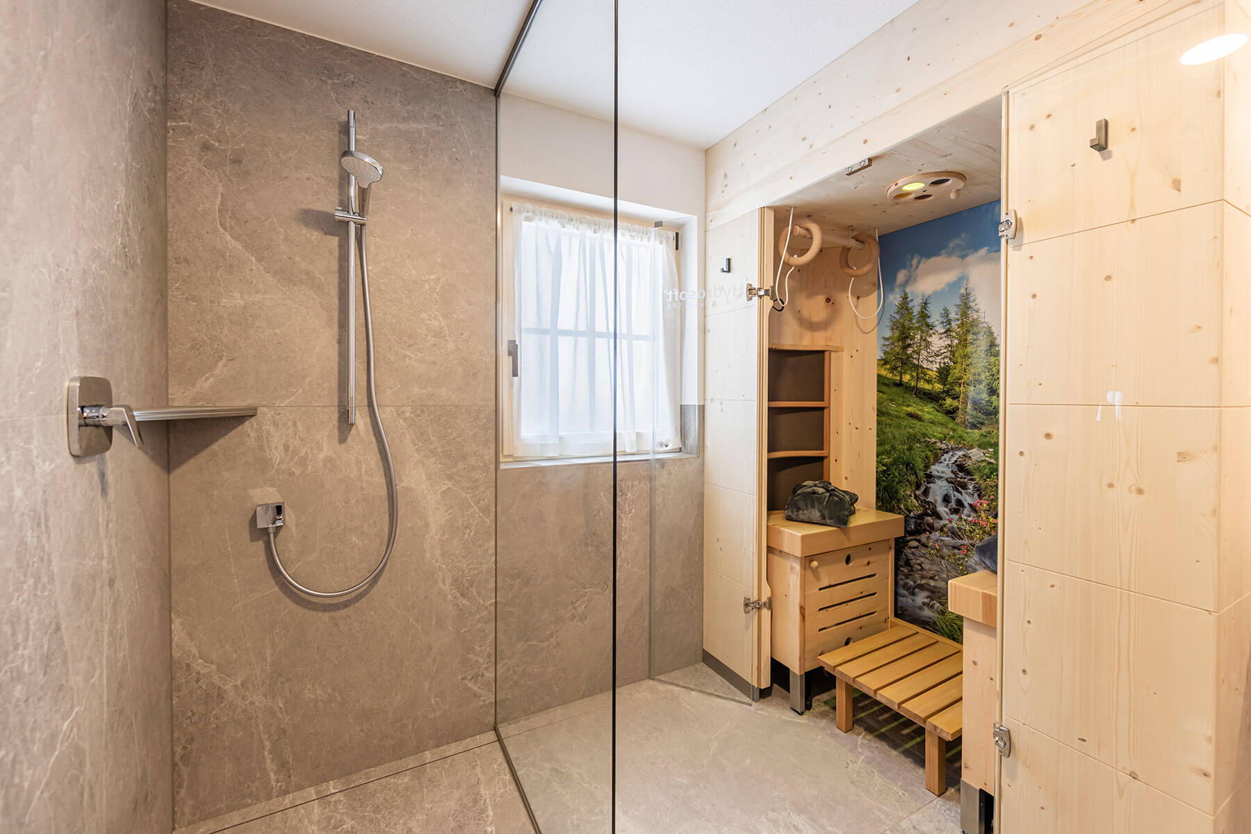 Dusche und Hydrosoft Sauna 
